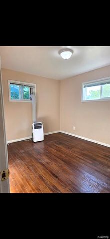 22521 Ira Boulevard, Warren, MI 48091