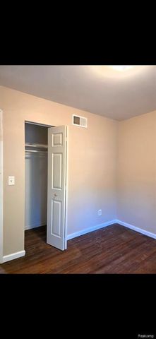 22521 Ira Boulevard, Warren, MI 48091