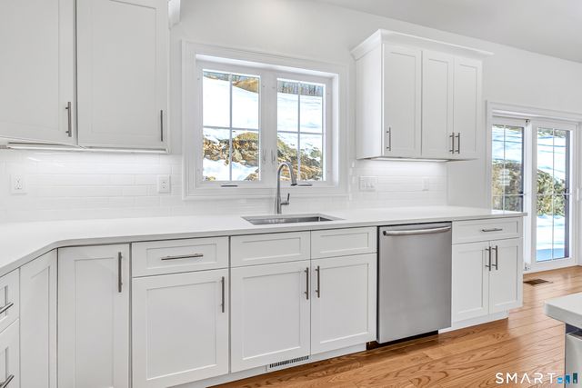 15 Hunting Ridge Road, Middlebury, CT 06762