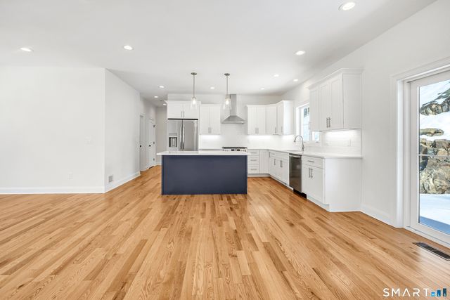 15 Hunting Ridge Road, Middlebury, CT 06762