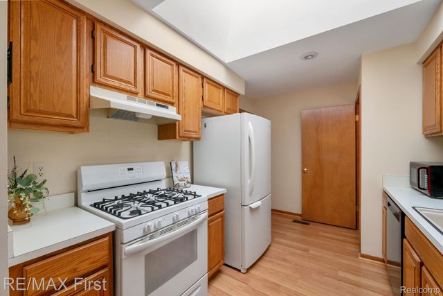 14685 Windmill Court 99, Shelby Charter Township, MI 48315