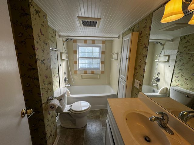 105 Wilson St, Cowan, TN 37318