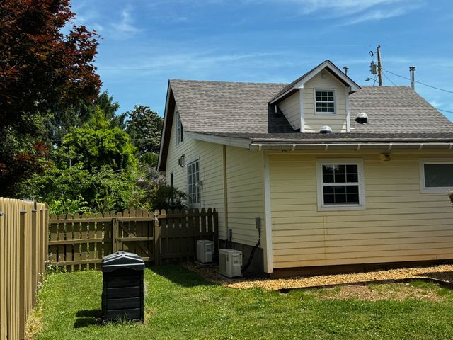105 Wilson St, Cowan, TN 37318