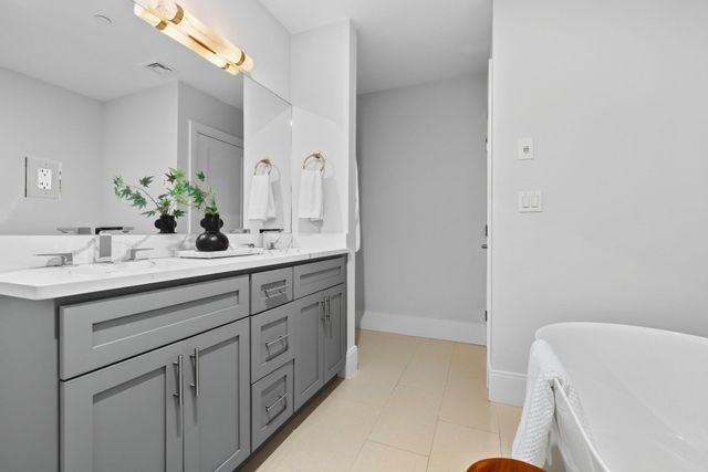 480 W Broadway 104, Boston, MA 02127