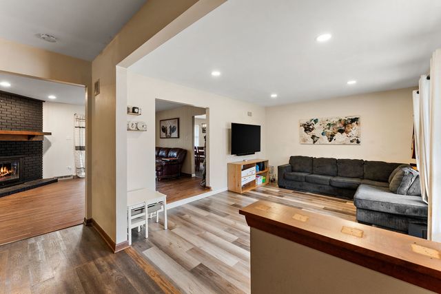 90 Alpine Lane, Crete, IL 60417