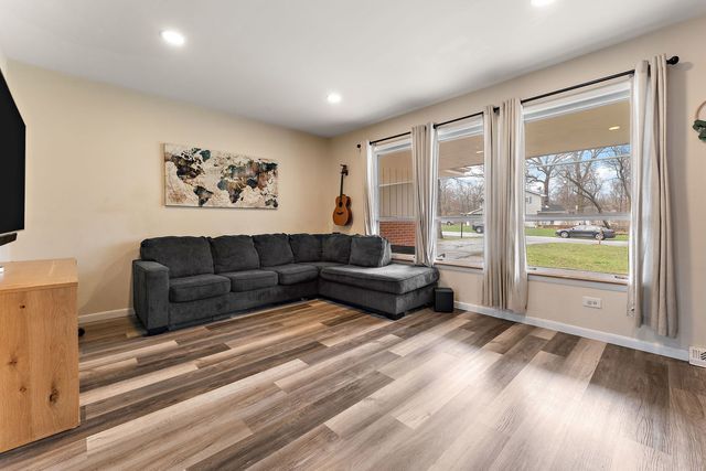 90 Alpine Lane, Crete, IL 60417