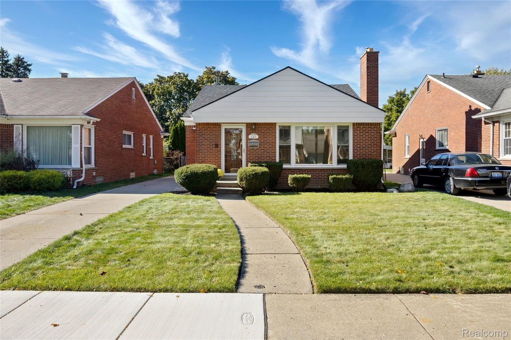 147 Robindale Avenue, Dearborn, MI 48128