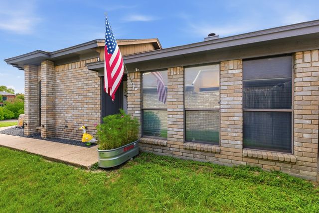 10618 Lone Pine Lane, Fort Worth, TX 76108