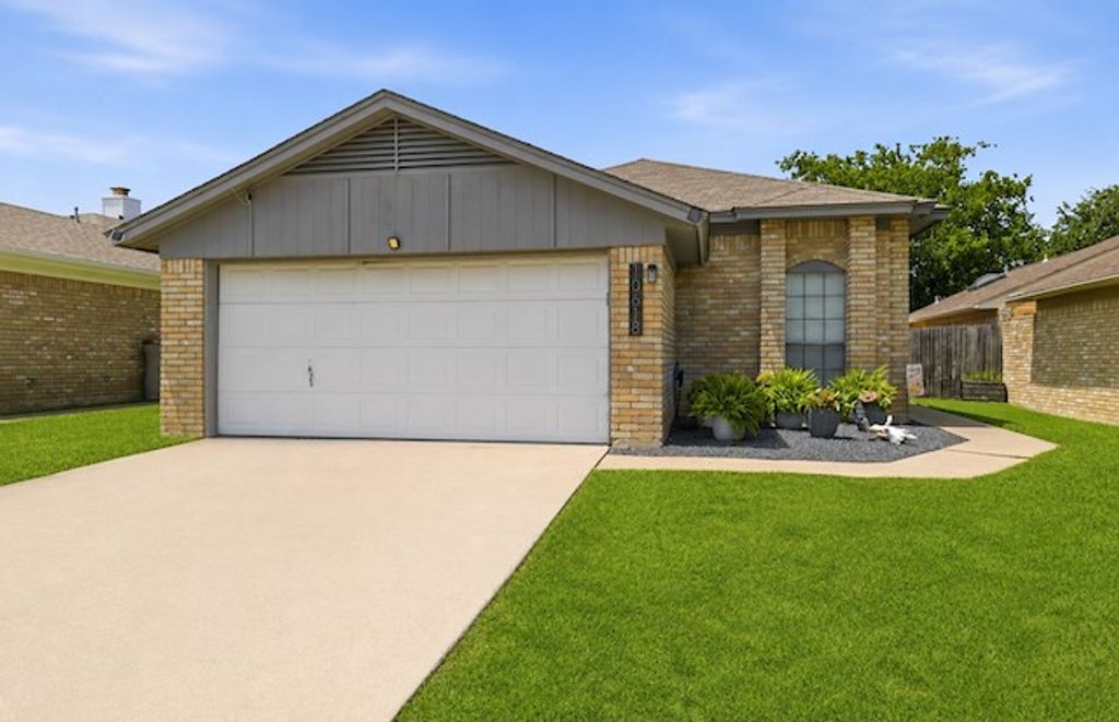 10618 Lone Pine Lane, Fort Worth, TX 76108