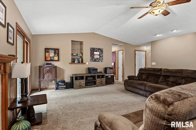 1216 Dani Lane, Springfield, IL 62712