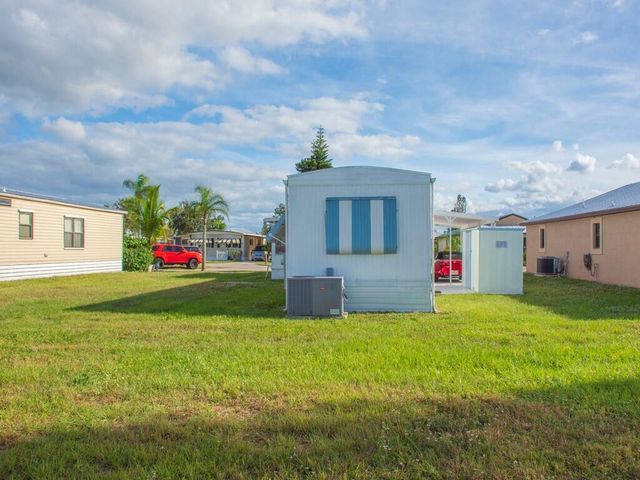 10 Desoto Lane, Port St Lucie, FL 34952