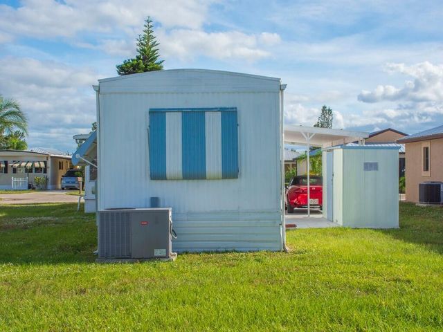 10 Desoto Lane, Port St Lucie, FL 34952