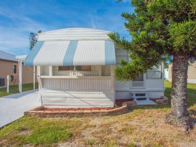 10 Desoto Lane, Port St Lucie, FL 34952