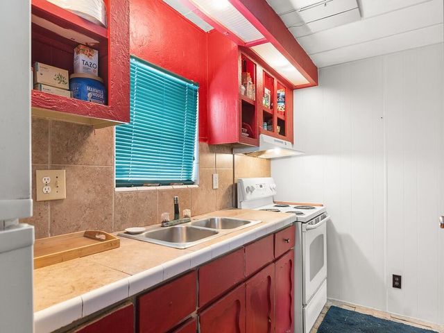 10 Desoto Lane, Port St Lucie, FL 34952