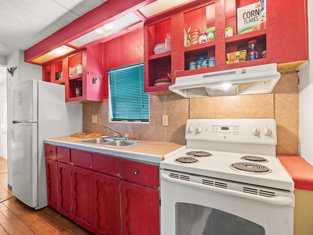 10 Desoto Lane, Port St Lucie, FL 34952