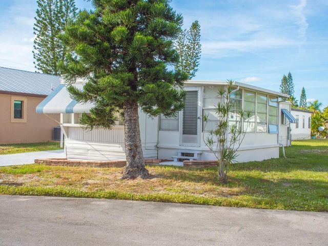 10 Desoto Lane, Port St Lucie, FL 34952