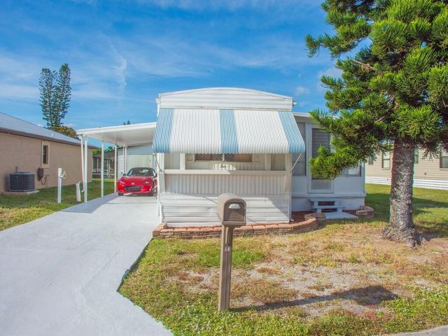 10 Desoto Lane, Port St Lucie, FL 34952