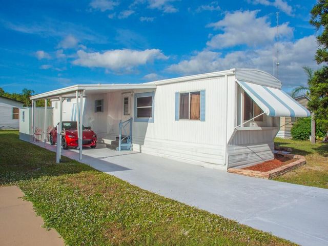 10 Desoto Lane, Port St Lucie, FL 34952