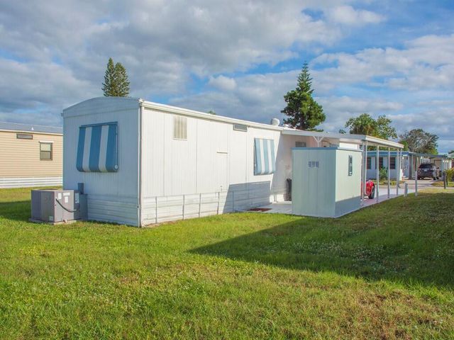 10 Desoto Lane, Port St Lucie, FL 34952