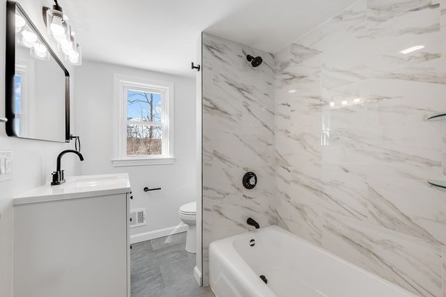 150 Grove St, Reading, MA 01867