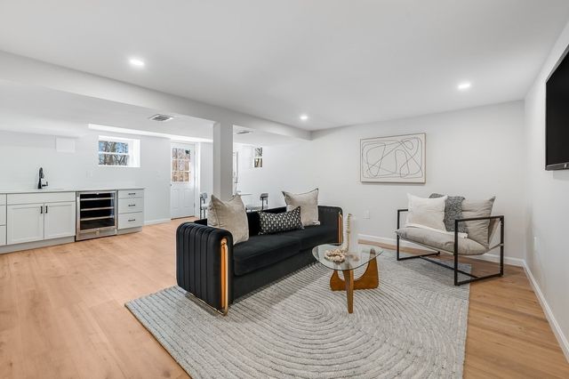 150 Grove St, Reading, MA 01867