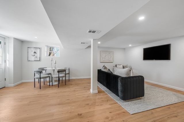 150 Grove St, Reading, MA 01867