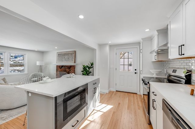 150 Grove St, Reading, MA 01867