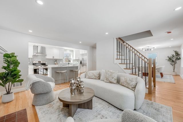 150 Grove St, Reading, MA 01867