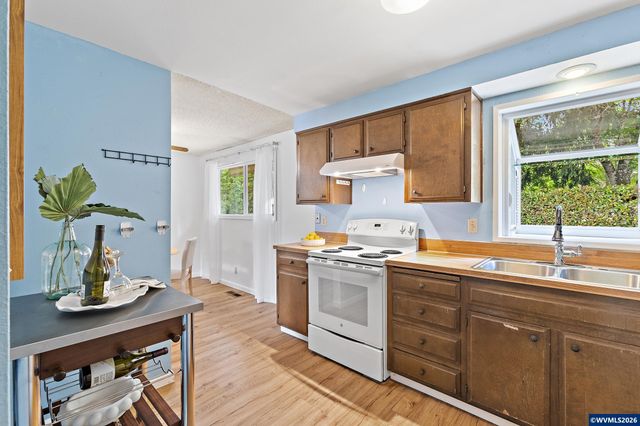 5585 Fairfield Ct S, Salem, OR 97306