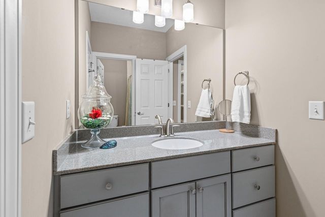 10033 Frederick Place, Eden Prairie, MN 55347