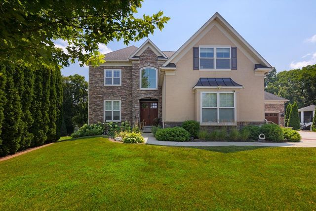 10033 Frederick Place, Eden Prairie, MN 55347