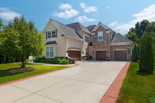 10033 Frederick Place, Eden Prairie, MN 55347