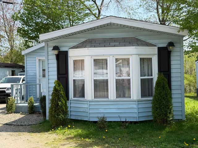 11 Christmas Tree Mobile Home Park, Epsom, NH 03234