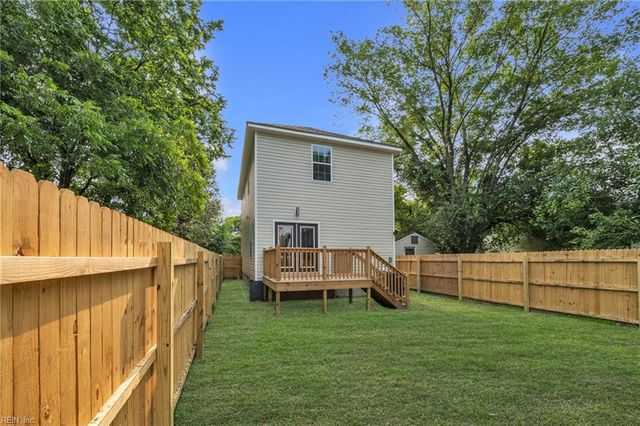 113 N 10th ST, Suffolk, VA 23434