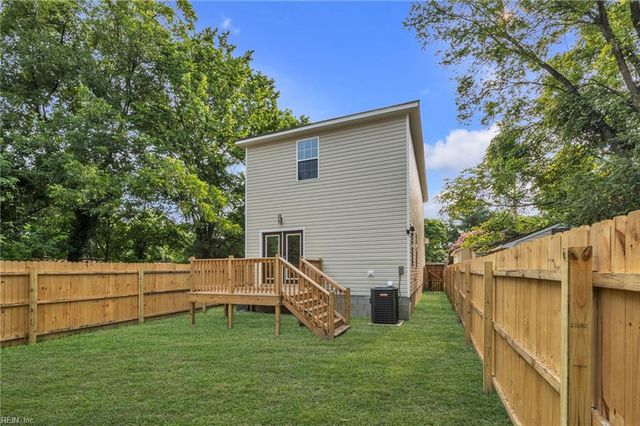 113 N 10th ST, Suffolk, VA 23434