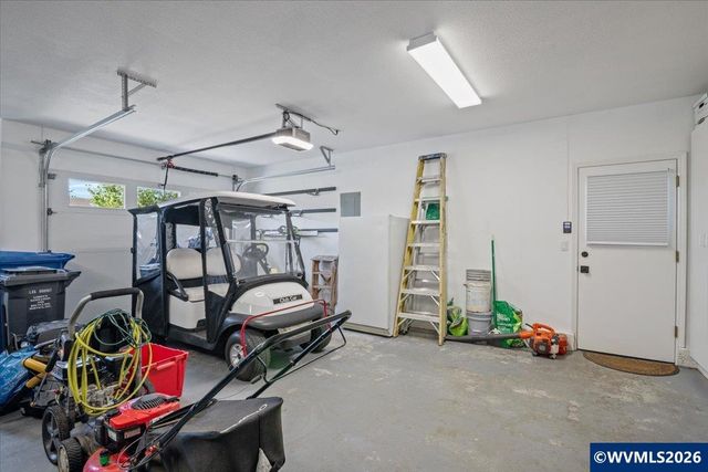 6468 Crampton Dr N, Keizer, OR 97303