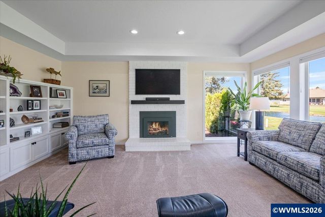 6468 Crampton Dr N, Keizer, OR 97303