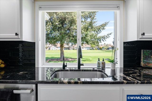 6468 Crampton Dr N, Keizer, OR 97303