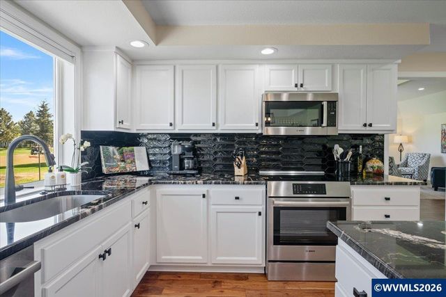 6468 Crampton Dr N, Keizer, OR 97303