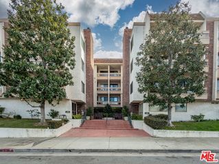 17140 Burbank Boulevard 207, Encino (los Angeles), CA 91316