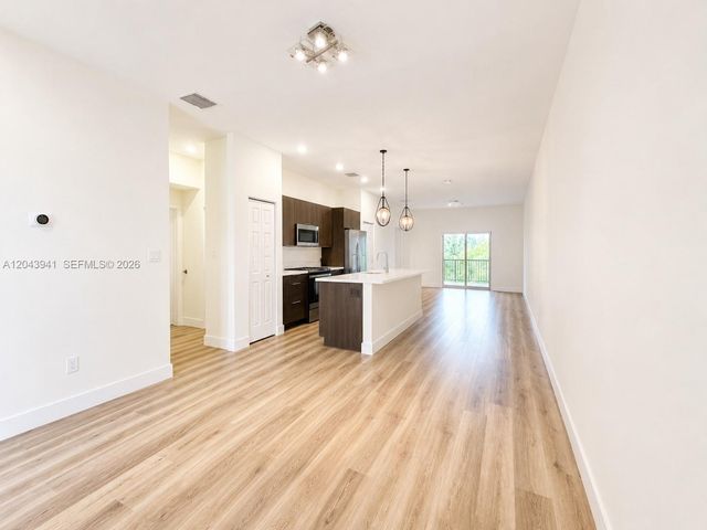 8015 NW 104th Ave 21, Doral, FL 33178