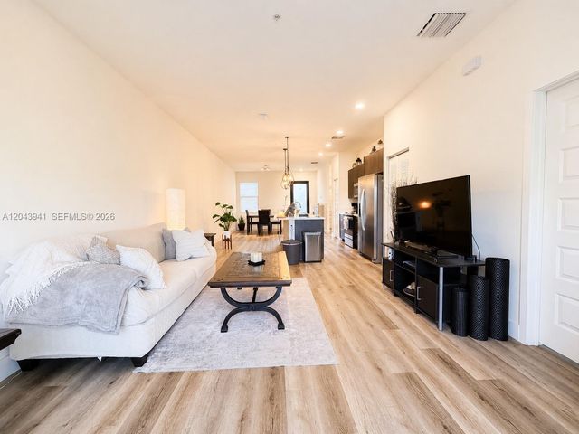 8015 NW 104th Ave 21, Doral, FL 33178
