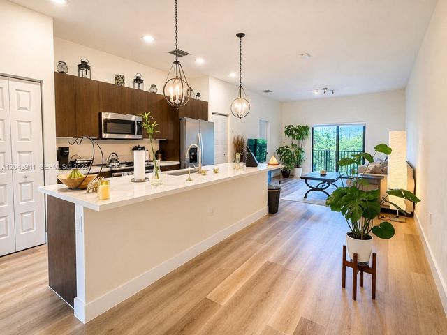 8015 NW 104th Ave 21, Doral, FL 33178