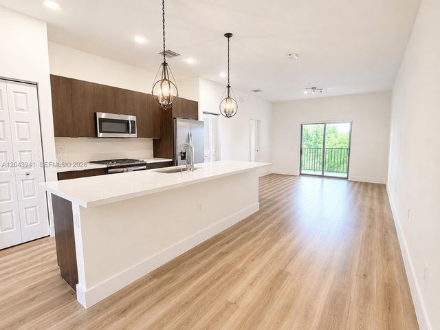 8015 NW 104th Ave 21, Doral, FL 33178