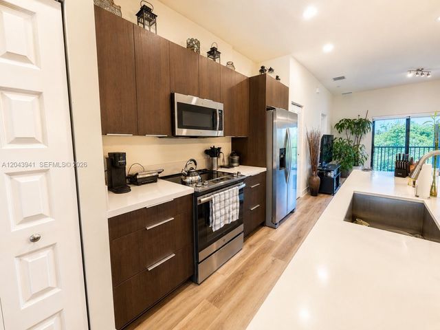 8015 NW 104th Ave 21, Doral, FL 33178