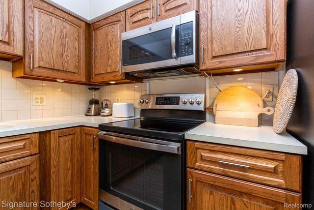 1155 DERBY Road 8, Birmingham, MI 48009