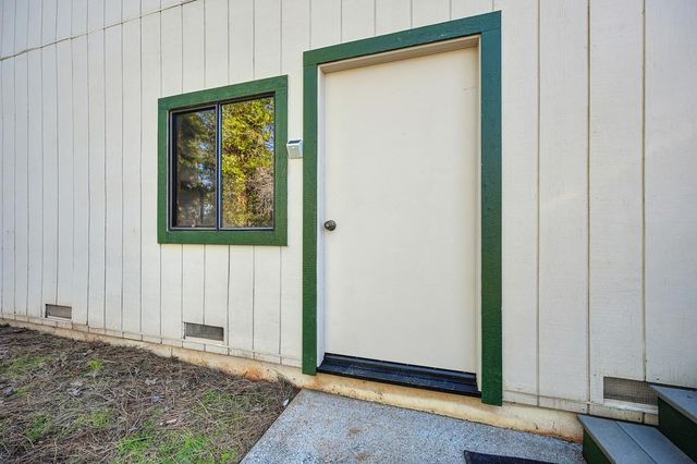 20025 Redwood Ct, Foresthill, CA 95631