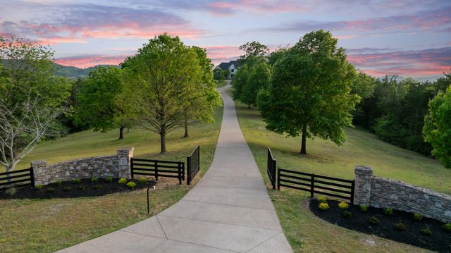 1219 Beech Hill Rd, Brentwood, TN 37027
