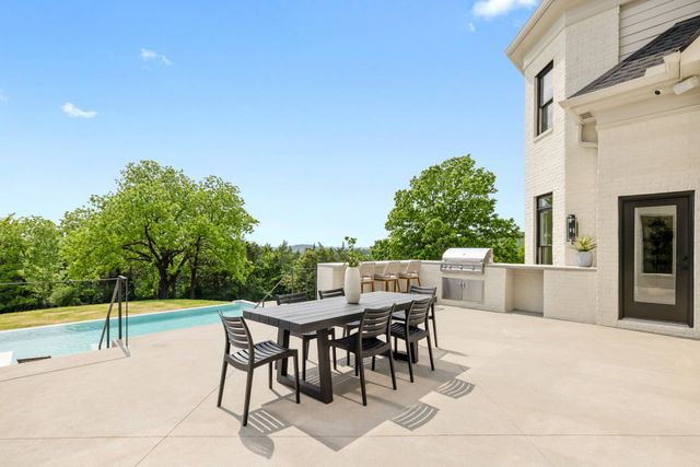 1219 Beech Hill Rd, Brentwood, TN 37027