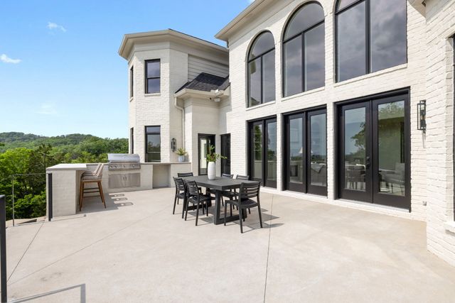 1219 Beech Hill Rd, Brentwood, TN 37027